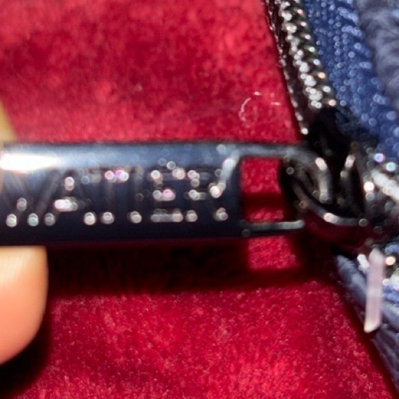 Holt Renfrew Large toiletry bag - Picture 9 of 10